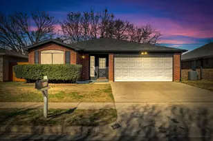 319 Faircrest Dr, Arlington, TX 76018 - Photo 1