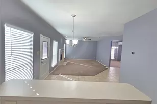 7926 Greengate Dr, Dallas, TX 75249 - Photo 17