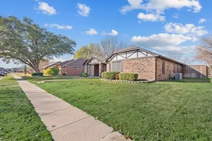 2813 Andrea Ln, Garland, TX 75040 - Photo 3