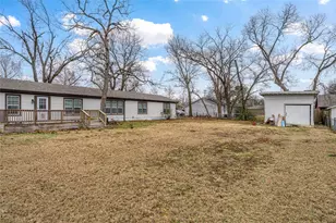 903 Lynn St, Bonham, TX 75418 - Photo 23