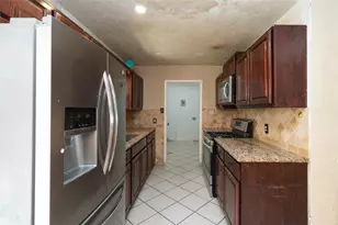 913 Russell Rd, Everman, TX 76140 - Photo 9