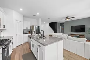 1825 Lake Grove Dr, Little Elm, TX 75068 - Photo 9