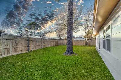 934 Meadowdale Circle, Garland, TX 75043 - Photo 35