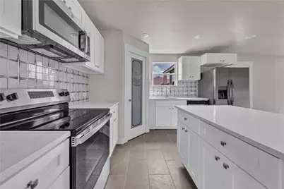 513 Creekbend Street, Crowley, TX 76036 - Photo 11