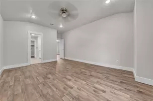 513 Creekbend St, Crowley, TX 76036 - Photo 19