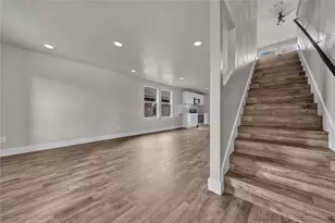 513 Creekbend St, Crowley, TX 76036 - Photo 7