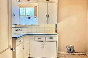 8246 Marvel Dr, Dallas, TX 75217 - Photo 13