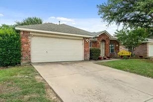 1320 Cattle Crossing Dr, Fort Worth, TX 76131 - Photo 3
