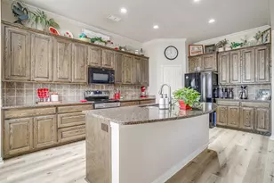 604 Marybeth Dr, Burleson, TX 76028 - Photo 11