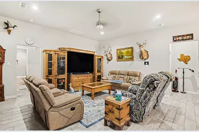 621 N Avenue B, Springtown, TX 76082 - Photo 7