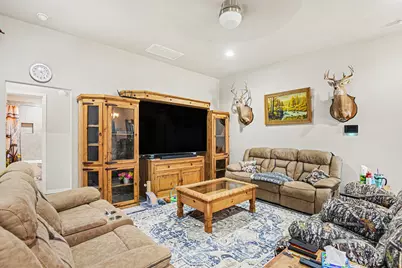 621 N Avenue B, Springtown, TX 76082 - Photo 5