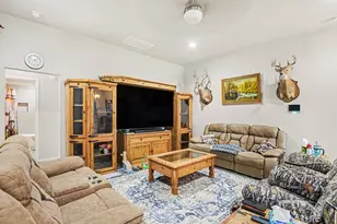 621 N Ave B, Springtown, TX 76082 - Photo 5