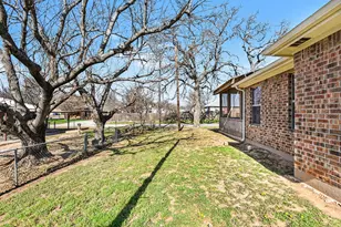 621 N Ave B, Springtown, TX 76082 - Photo 27
