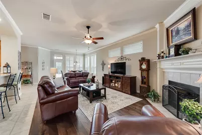 212 Park Meadows Drive, Euless, TX 76039 - Photo 9