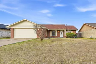 330 W Grenoble Dr, Grand Prairie, TX 75052 - Photo 1