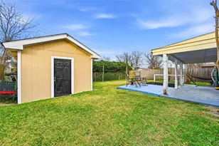 330 W Grenoble Dr, Grand Prairie, TX 75052 - Photo 19