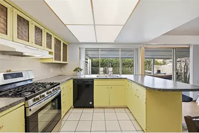 330 W Grenoble Drive, Grand Prairie, TX 75052 - Photo 9