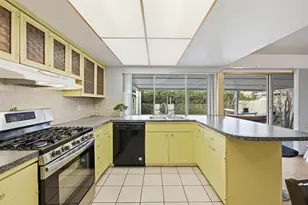 330 W Grenoble Dr, Grand Prairie, TX 75052 - Photo 9