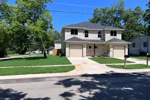 320 S Main St, Bonham, TX 75418 - Photo 1