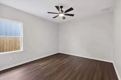 117 Bexar Street, Mabank, TX 75147 - Photo 15