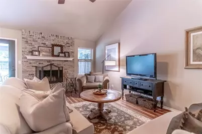 911 Meadowlark Lane, Granbury, TX 76048 - Photo 5