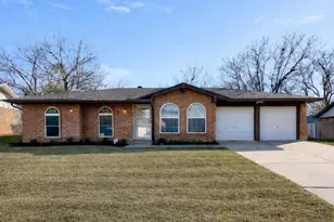 318 NE Michael Dr, Burleson, TX 76028 - Photo 1