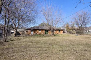 318 NE Michael Dr, Burleson, TX 76028 - Photo 21