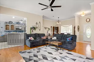 8901 Magnolia Vale Dr, Granbury, TX 76049 - Photo 5