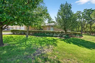 115 E Kiowa Dr, Gainesville, TX 76240 - Photo 3