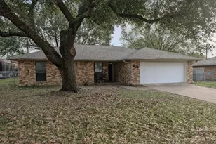 211 W McAfee Dr, Mabank, TX 75147 - Photo 1