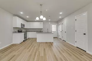 333 N Field St, Burleson, TX 76028 - Photo 5