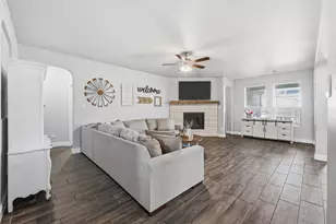 991 E Villas Ct, Lewisville, TX 75067 - Photo 3