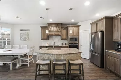 991 E Villas Court, Lewisville, TX 75067 - Photo 9