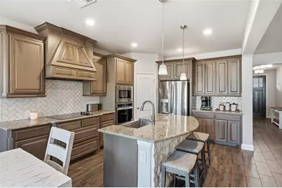 991 E Villas Court, Lewisville, TX 75067 - Photo 13