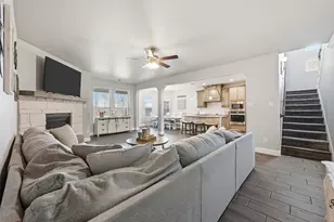 991 E Villas Ct, Lewisville, TX 75067 - Photo 5