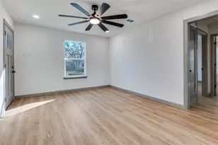 918 SW 4th St, Grand Prairie, TX 75051 - Photo 5