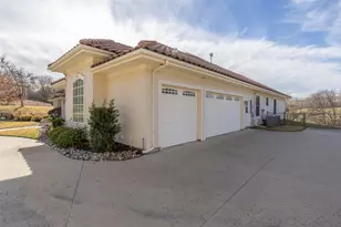 8000 Echo Hills Ct S, Benbrook, TX 76126 - Photo 35