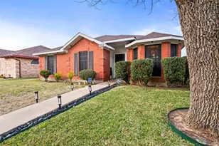 2831 St Johns Ave, Lancaster, TX 75146 - Photo 3