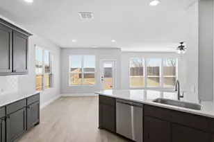 624 Pawprint Holw, Godley, TX 76044 - Photo 13