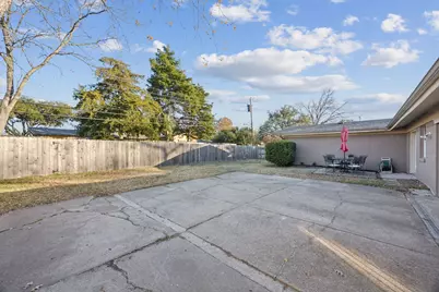 12606 Templeton Trail, Farmers Branch, TX 75234 - Photo 23