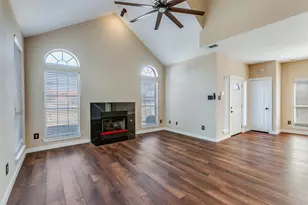 2120 Arbor Creek Dr, Carrollton, TX 75010 - Photo 5