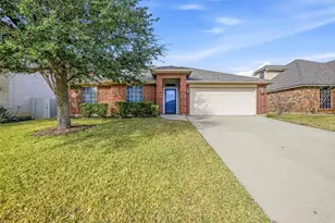 835 Evergreen Ln, Burleson, TX 76028 - Photo 3