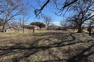 529 Poplar St, Italy, TX 76651 - Photo 5