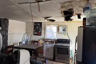 529 Poplar St, Italy, TX 76651 - Photo 7