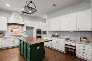 1817 Meadow Ridge Dr, Flower Mound, TX 75028 - Photo 9