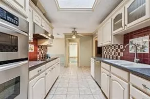 1702 Paisley Dr, Arlington, TX 76015 - Photo 9