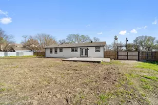 221 Second St, Wilmer, TX 75172 - Photo 5
