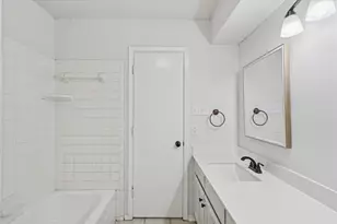 2106 Valleywood Dr, Arlington, TX 76013 - Photo 5