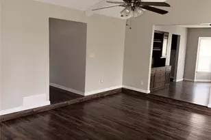 2418 Parkside Dr, Grand Prairie, TX 75052 - Photo 5