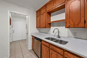 939 Lindy Ct, Irving, TX 75060 - Photo 5